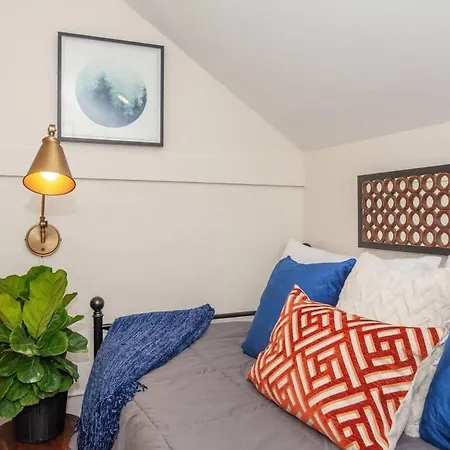 Expansive Essential Triplex Near T Holiday home