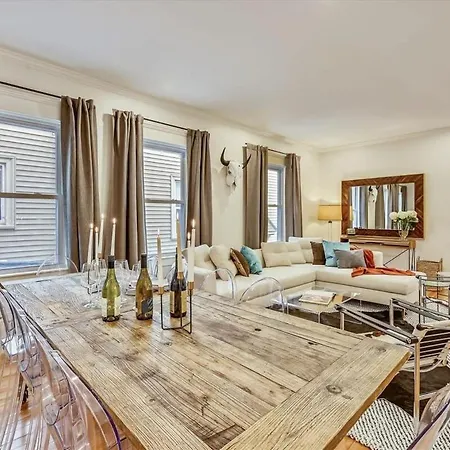 Holiday home Stylish Renovation Near T Boston