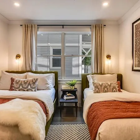 Luxe Near T Holiday home Boston