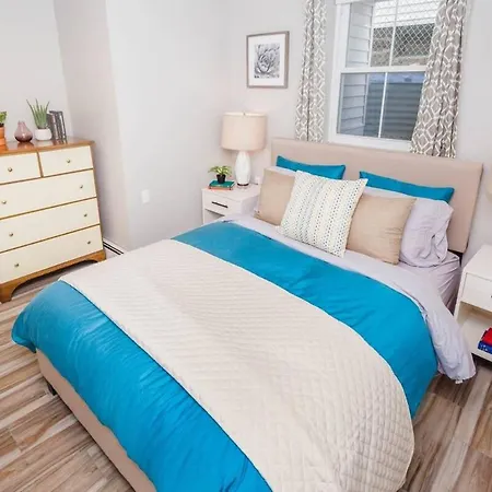 Bright & Spacious Near T * Boston