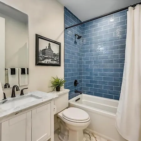 Stylish Renovation Near T *