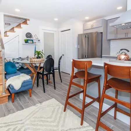Cozy Duplex Near T