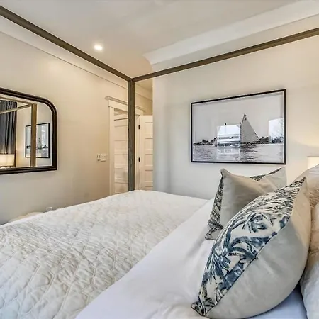 Spacious New Renovation Near T Holiday home Boston