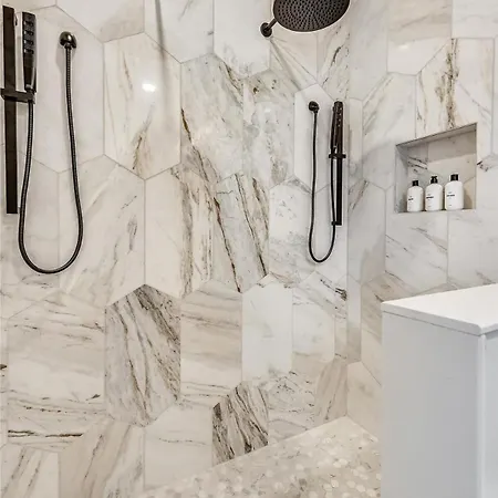 Spacious New Renovation Near T Holiday home *