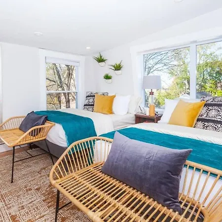 Cozy Near T *