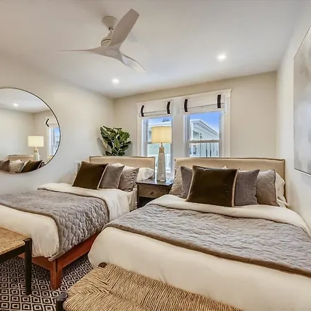 Spacious New Renovation Near T *
