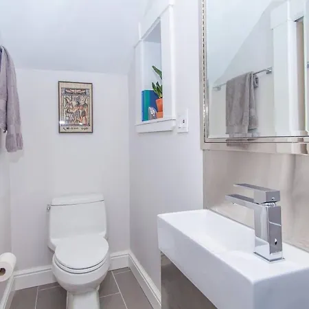 Cozy Duplex Near T Holiday home *