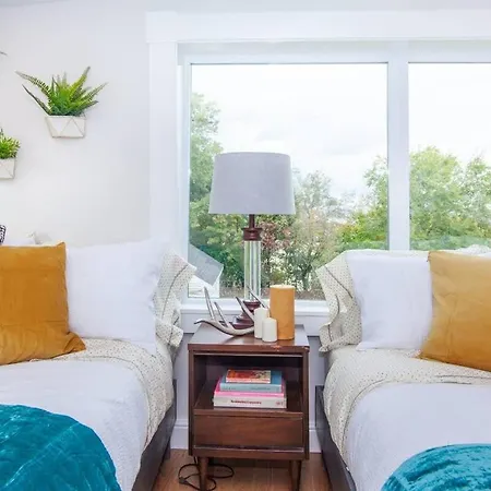 Cozy Duplex Near T * Boston