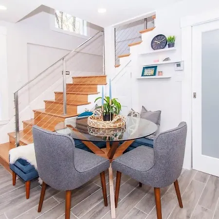 Expansive Essential Triplex Near T Holiday home