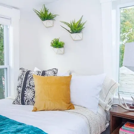 Cozy Duplex Near T Boston