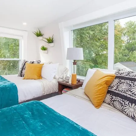 Cozy Duplex Near T Holiday home Boston