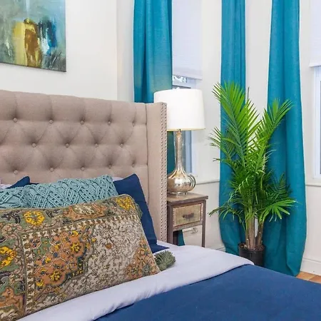 Cozy Oasis Near South End Holiday home *
