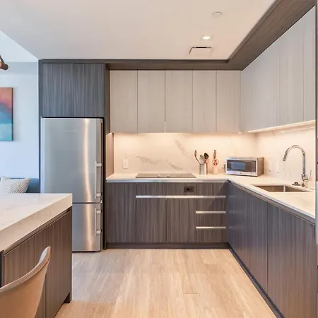 Apartment Seaport Retreat - Rooftop Pool & Gym *