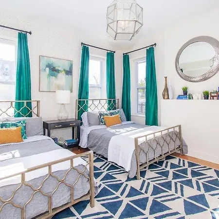 Apartment Sleek Near South End *