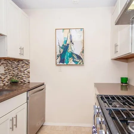 Apartment Sleek Near South End *