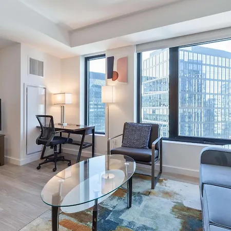 Seaport Retreat - Rooftop Pool & Gym Apartment