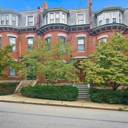 Historic Jp Brownstone Apartment