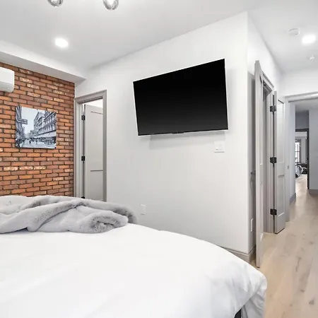 North End 2-story Penthouse | Prime Location Apartment *