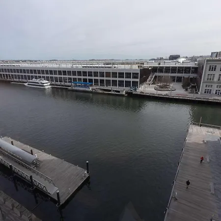 Modern Heart Of Seaport *