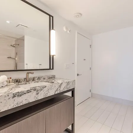 Seaport Retreat - Rooftop Pool & Gym Apartment Boston