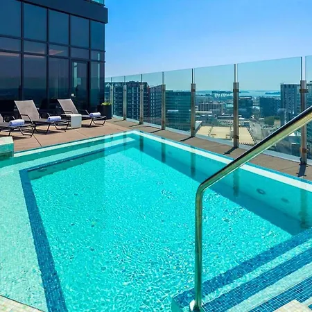 Luxury Seaport Rooftop & Pool *