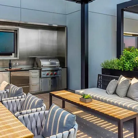Luxury Seaport Rooftop & Pool *