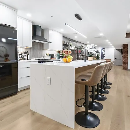 Apartment North End 2-story Penthouse | Prime Location *