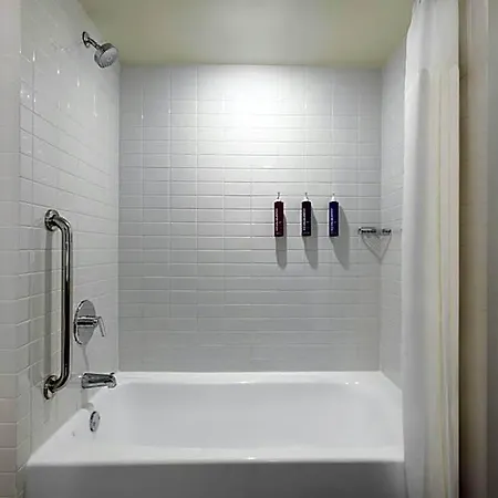 Renaissance Seaport District Hotel 4*