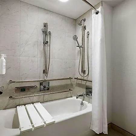 Hilton Back Bay 3*