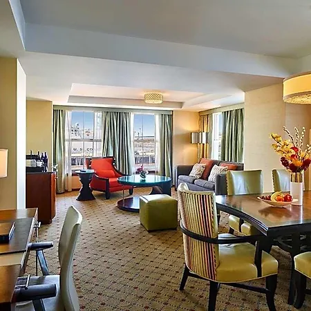 Battery Wharf Hotel, Waterfront Hotel