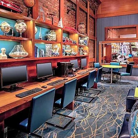 Harborside Hotel