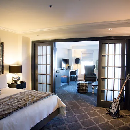 Commonwealth Hotel 5*