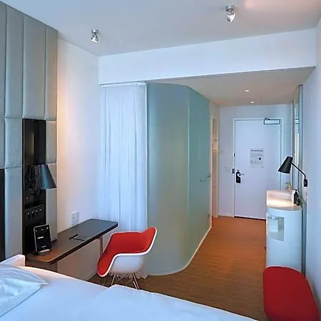 Hotel Citizenm North Station 4*