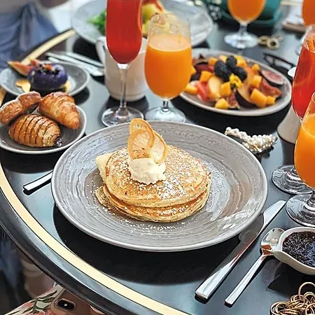 Four Seasons One Dalton Street, 5* Boston
