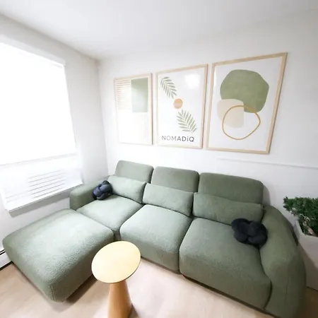 Apartment Nomadiq - Walk To Airport, 5 Min To Downtown 01 *