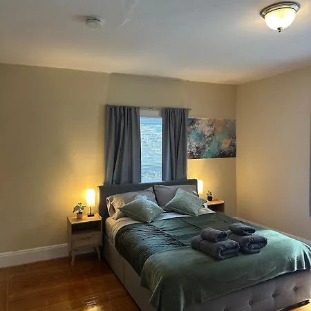 Homestay -no67- Fancy In A House - Steps To College & Line At Brighton Boston