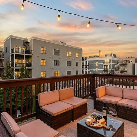 Sky Deck | Downtown Holiday home