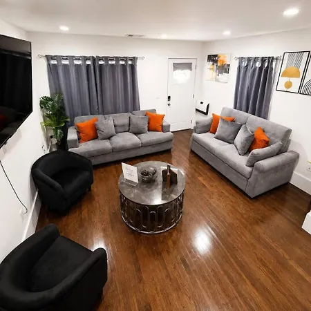 New 4-bedroom, 5 Bed, 2.5bath Near Downtown