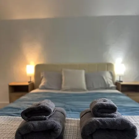 Homestay -no70- Fancy In A House - Walking Distance To Line T Station - Centrally Located At Brighton