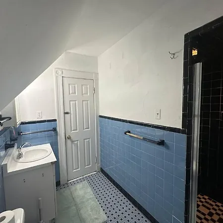 -no70- Fancy In A House - Walking Distance To Line T Station - Centrally Located At Brighton Homestay