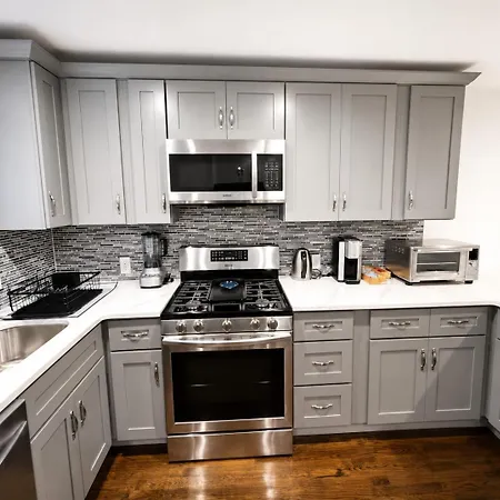 New 4-bedroom, 5 Bed, 2.5bath Near Downtown