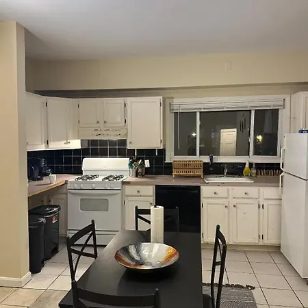 -no66- Fancy In A House - 2 Beds - Steps To College & Line At Brighton Guest house