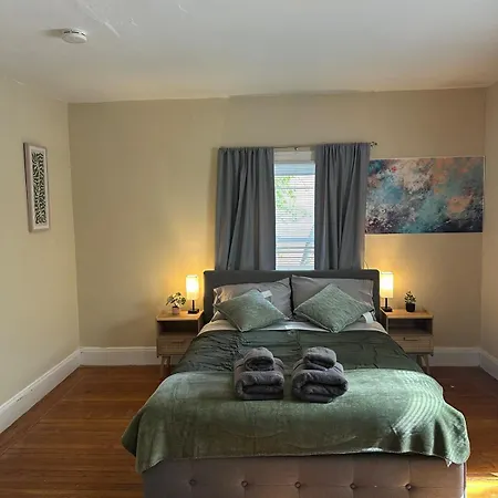 -no67- Fancy In A House - Steps To College & Line At Brighton Homestay