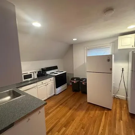 -no70- Fancy In A House - Walking Distance To Line T Station - Centrally Located At Brighton *
