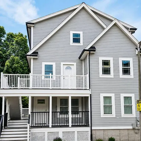 Holiday home New 4-bedroom, 5 Bed, 2.5bath Near Downtown *