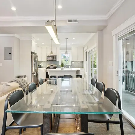 Holiday home Contemporary Duplex Near The T Boston