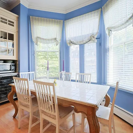 Holiday home Brownstone Stay, Includes Parking *