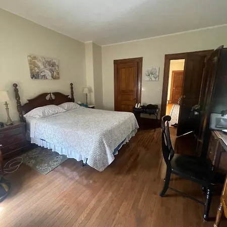 Fenway Park Brownstone Homestay