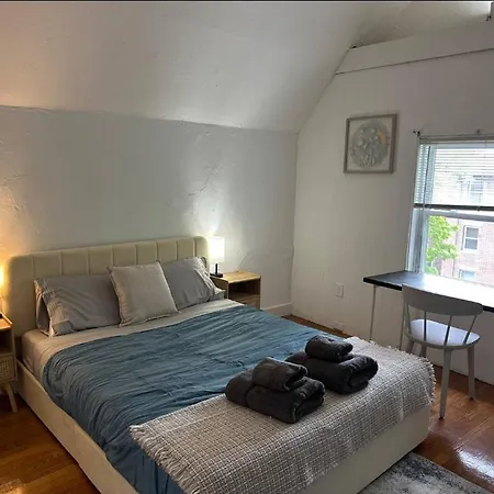 -no70- Fancy In A House - Walking Distance To Line T Station - Centrally Located At Brighton *