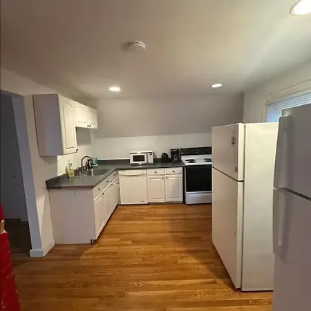 Homestay -no70- Fancy In A House - Walking Distance To Line T Station - Centrally Located At Brighton Boston